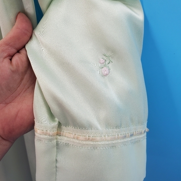 Morgan Taylor Intimates green satin robe with tie XL - Picture 4 of 16